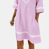 Klara™ | Vestido ligero a rayas con escote en V
