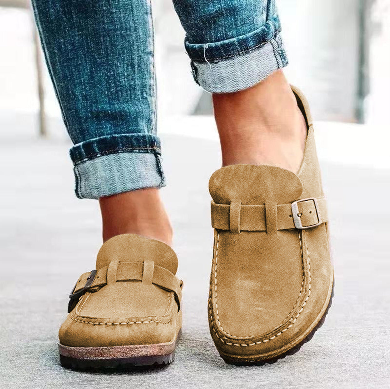 Mocasines ortopédicos femeninos con hebilla decorativa