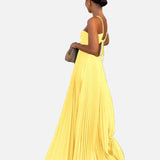 Vestido Maxi con Cuello Halter Plisado y Detalle de Espalda Abierta