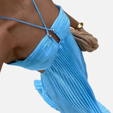 Vestido Maxi con Cuello Halter Plisado y Detalle de Espalda Abierta