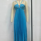 Vestido Maxi con Cuello Halter Plisado y Detalle de Espalda Abierta