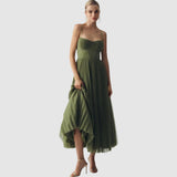 Adéla - Elegancia moderna con espalda descubierta