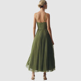 Adéla - Elegancia moderna con espalda descubierta