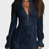 Jazmín – Vestido mini de ante azul con encaje