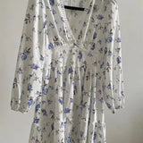 Vestido mini floral de corte A para mujer con escote en V y mangas largas