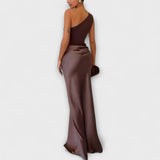 Elegante vestido maxi de un solo hombro
