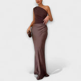 Elegante vestido maxi de un solo hombro