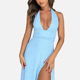Elegante vestido maxi de invitada de boda con cuello halter y abertura en la pierna