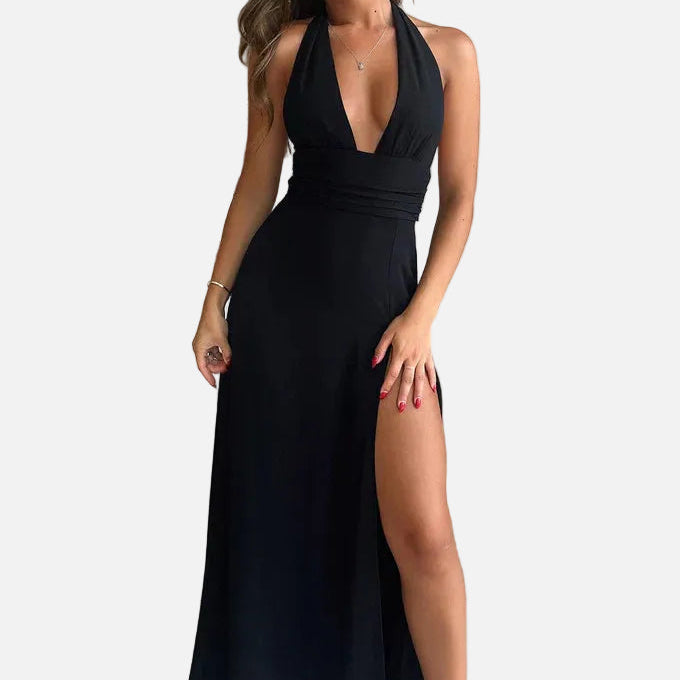 Elegante vestido maxi de invitada de boda con cuello halter y abertura en la pierna