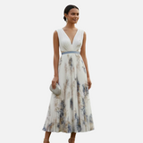 Elegante Vestido Floral de Ceremonia en Azul y Blanco