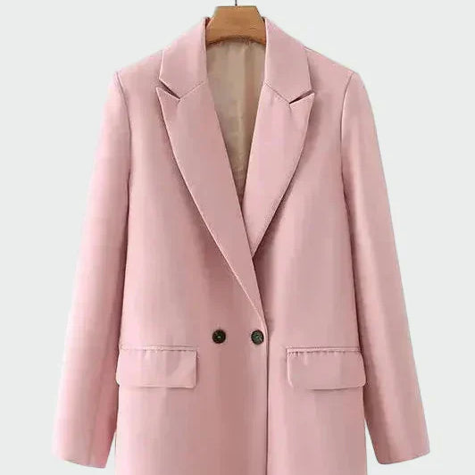 Saco oversized es una prenda moderna