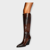 Diseño de zapatos de cocodrilo con elegante tacón