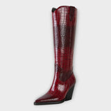 Diseño de zapatos de cocodrilo con elegante tacón