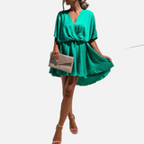 Vestido mini fluido con escote en V, mangas cortas y cintura alta para mujer