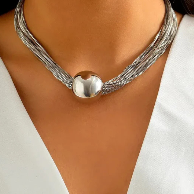 Carla™ | Collar de esfera con acabado de lujo