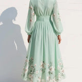 Patricia - Vestido Midi de Chiffón Verde Claro con Pliegues Florales