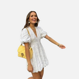 Vestido corto de mujer con mangas abullonadas y detalle texturizado