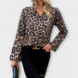 Kat | Blusa de leopardo de uso diario con escote en V