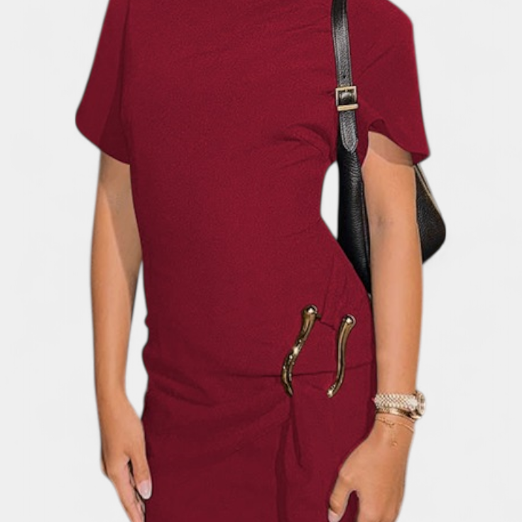 Vestido Mini Coraline con Cintura Drapada y Hebilla Dorada