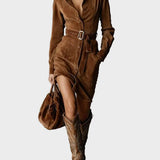 Vestido midi de ante con mangas largas y cuello de solapa